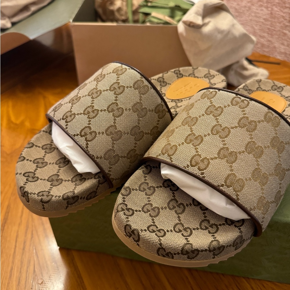 Gucci slides size 11